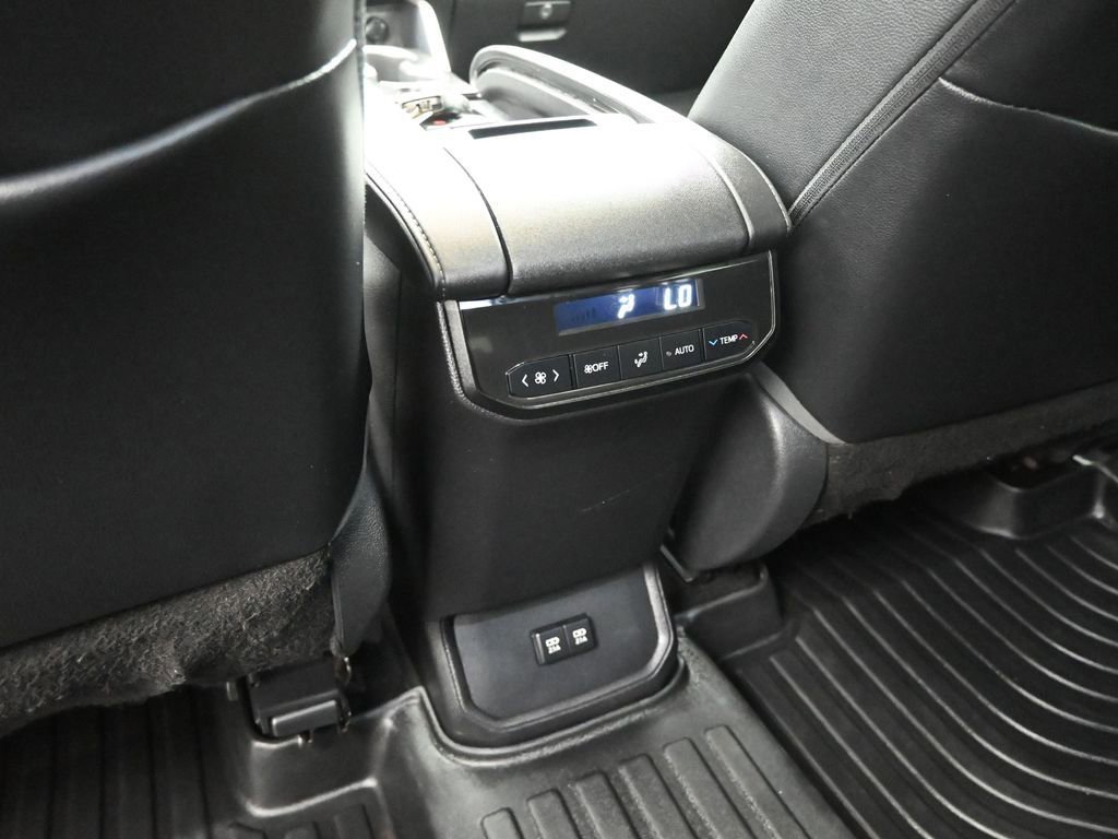 Used 2021 Toyota Highlander XLE image 48