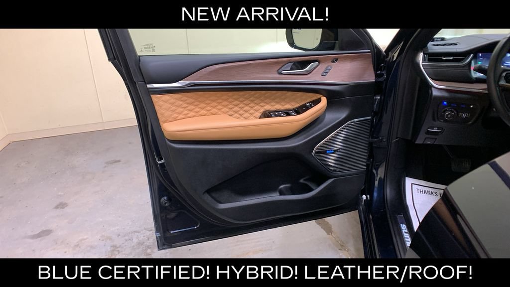 Used 2022 Jeep Grand Cherokee Summit AWD/4WD image 32