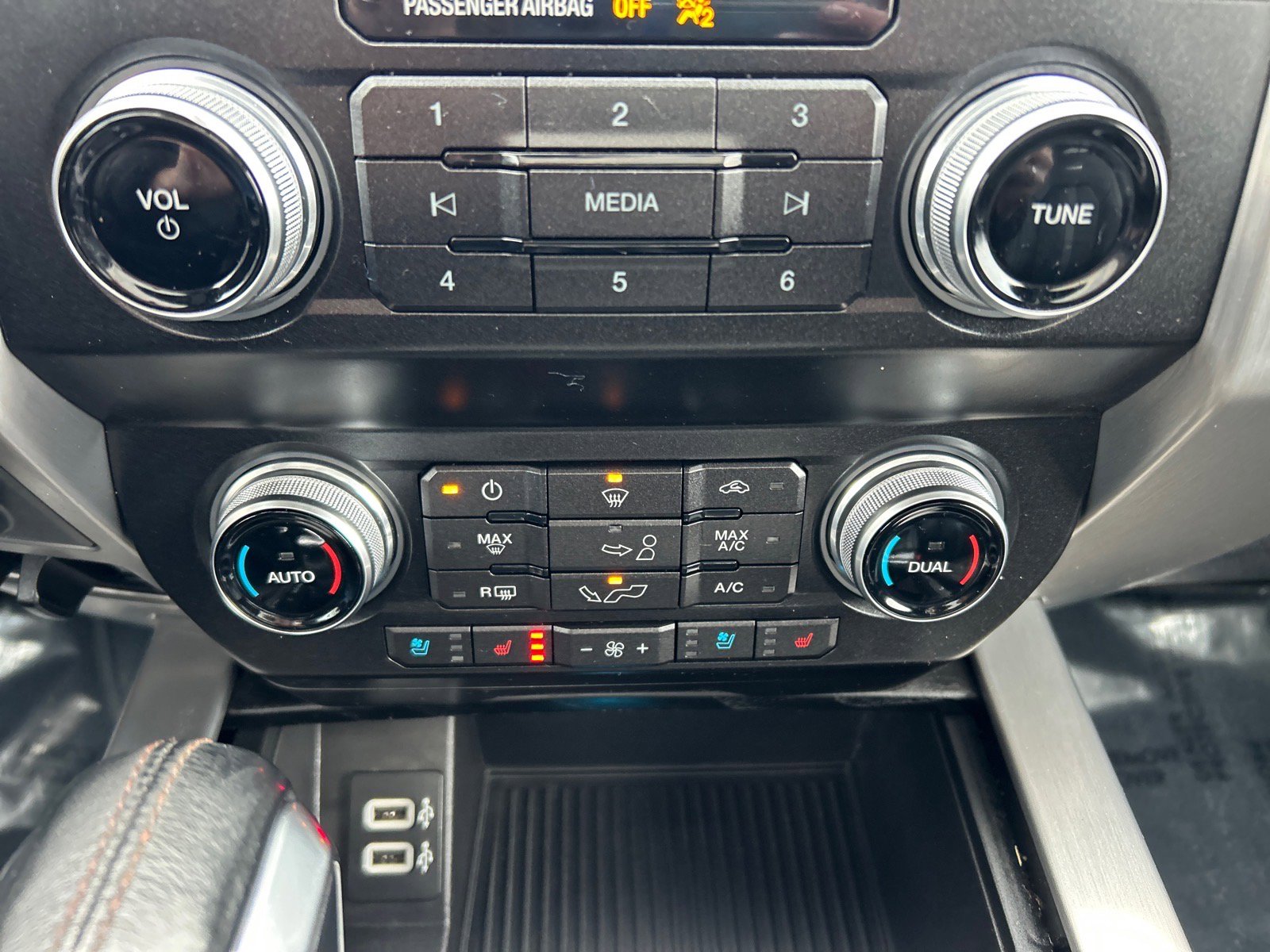 Certified 2019 Ford F150 Platinum w/ Equipment Group 701A Luxury image 30