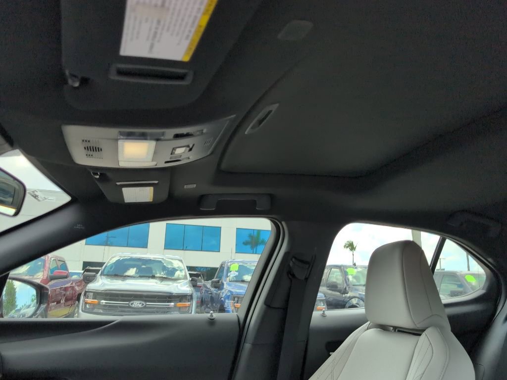 Used 2024 Lexus UX 250h FWD image 10