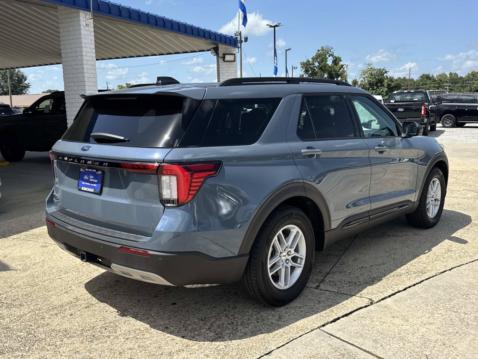 Certified 2026 Ford Explorer Active w/ Active Comfort Package RWD image 7