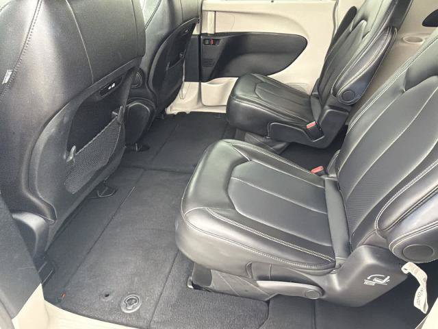 Used 2024 Chrysler Pacifica Touring-L FWD image 18