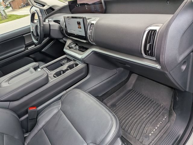 Certified 2025 Ford Expedition Platinum w/ Driver's Package AWD/4WD image 25