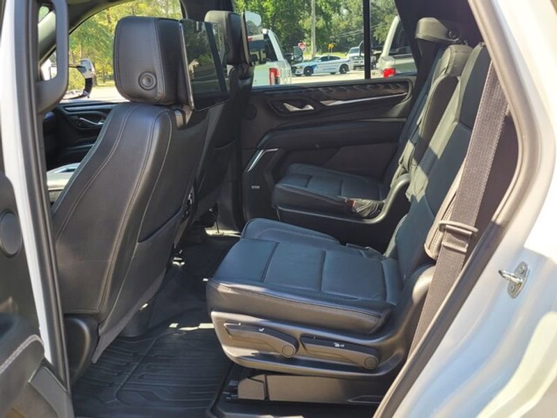 Used 2023 GMC Yukon Denali w/ Denali Reserve Package image 11