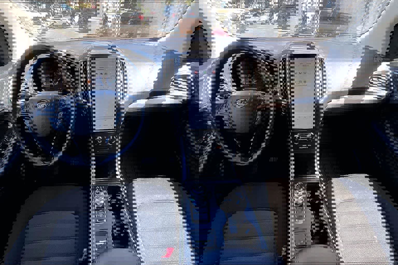 Certified 2024 Ford Edge SE w/ Black Appearance Package AWD/4WD image 12