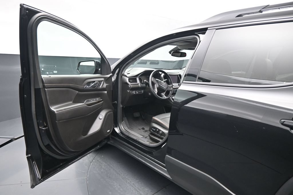 Used 2023 GMC Acadia AT4 w/ Technology Package AWD/4WD image 8