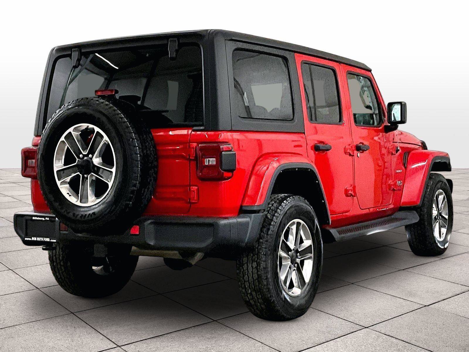 Used 2022 Jeep Wrangler Unlimited Sahara w/ LED Lighting Group AWD/4WD image 11