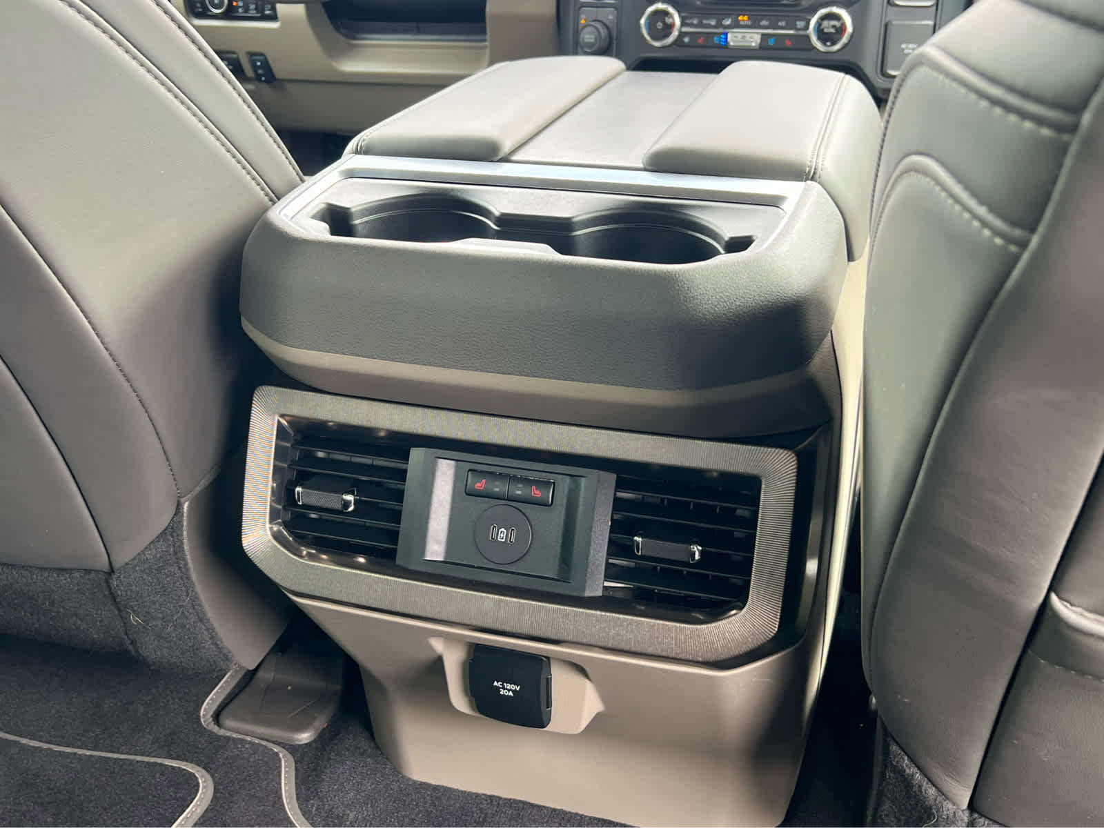 Certified 2025 Ford F450 Platinum w/ Platinum Plus Package AWD/4WD image 24
