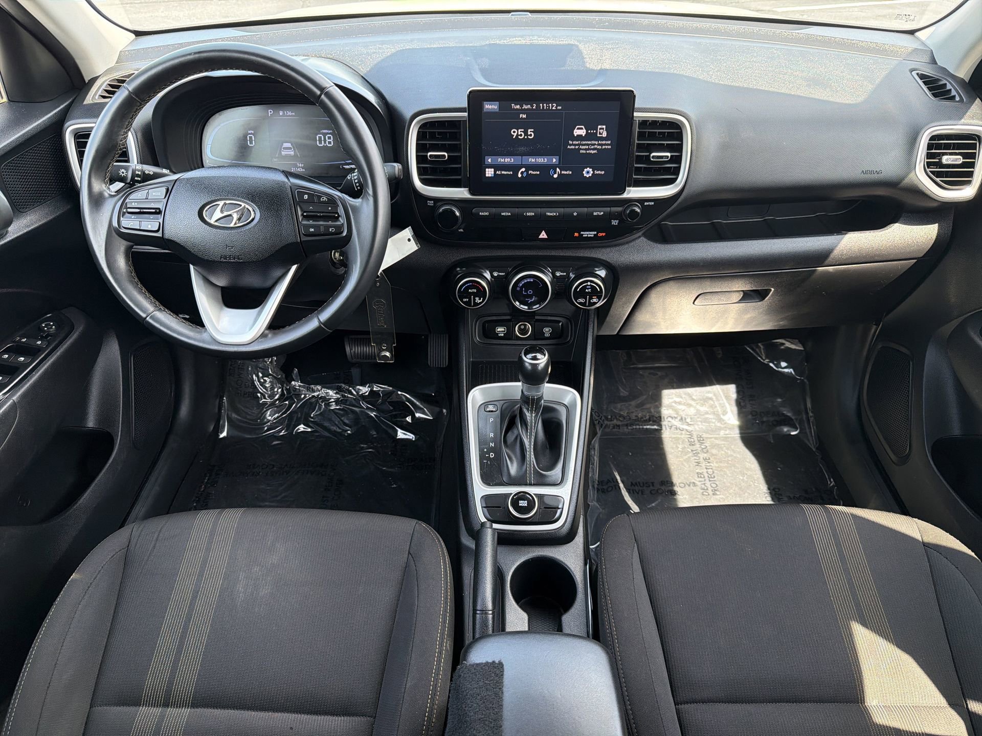 Used 2023 Hyundai Venue SEL FWD image 2