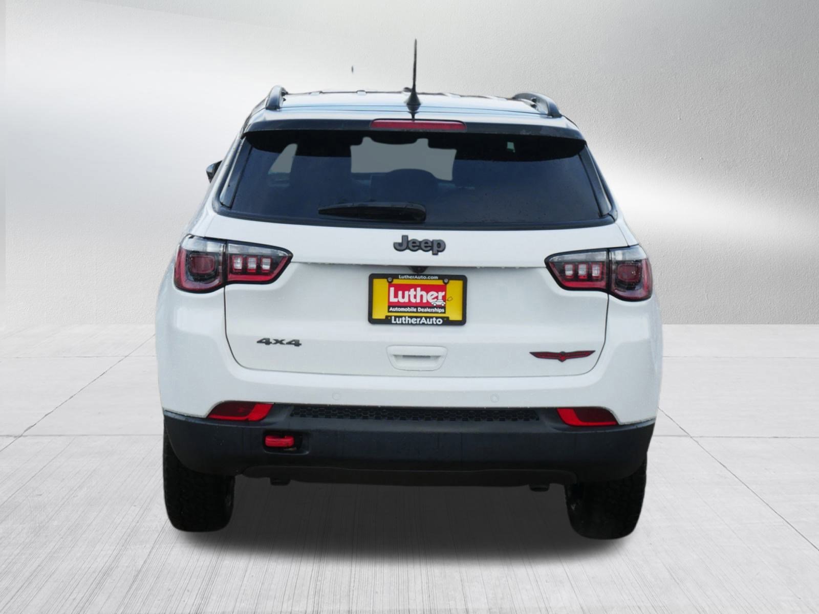 Used 2024 Jeep Compass Trailhawk image 4