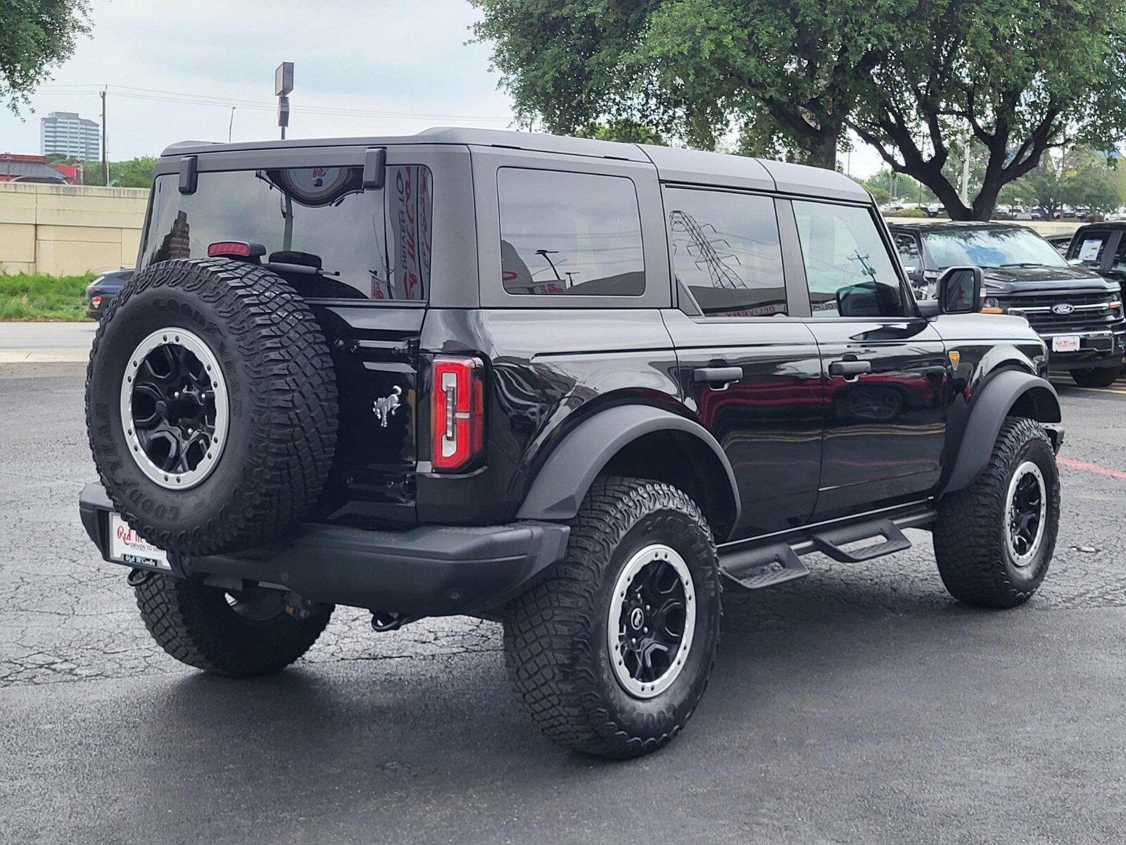 Certified 2024 Ford Bronco Badlands image 3