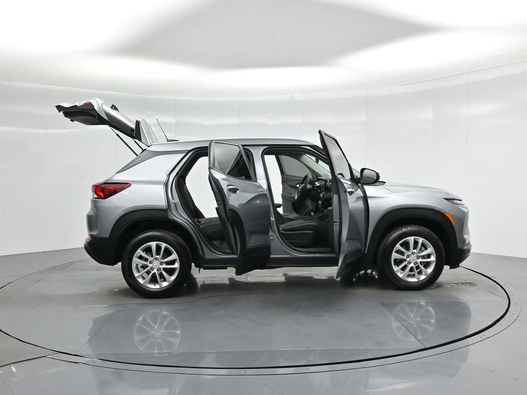 Used 2024 Chevrolet TrailBlazer LS image 34