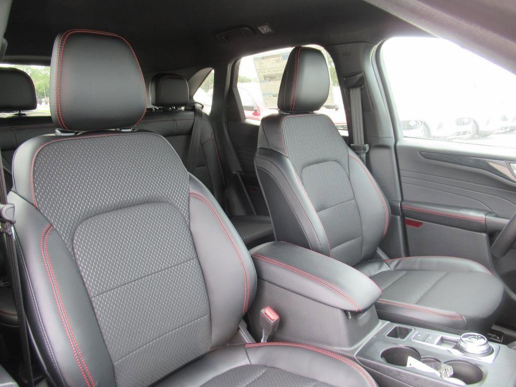 Certified 2025 Ford Escape ST-Line w/ Tech Pack #1 image 9