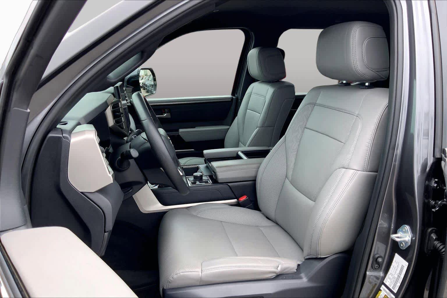 Used 2025 Toyota Tundra Limited AWD/4WD image 8