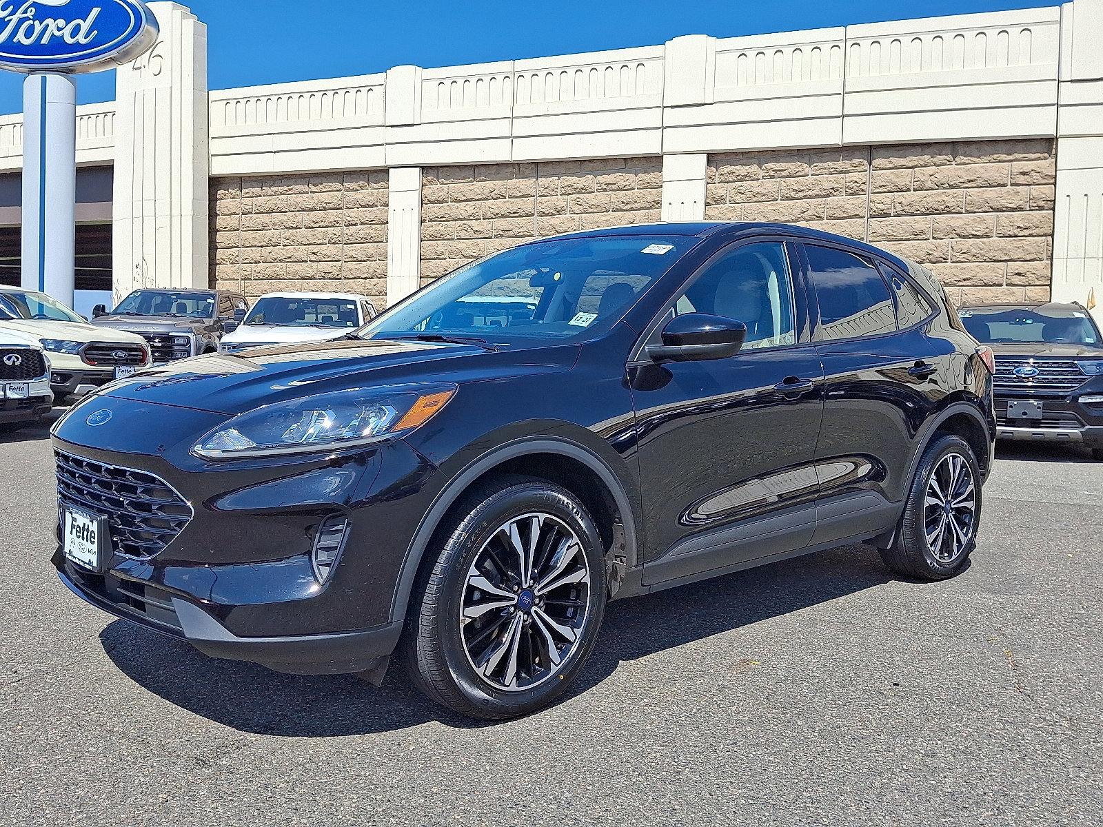 Certified 2022 Ford Escape SE w/ SE Sport Appearance Package image 6