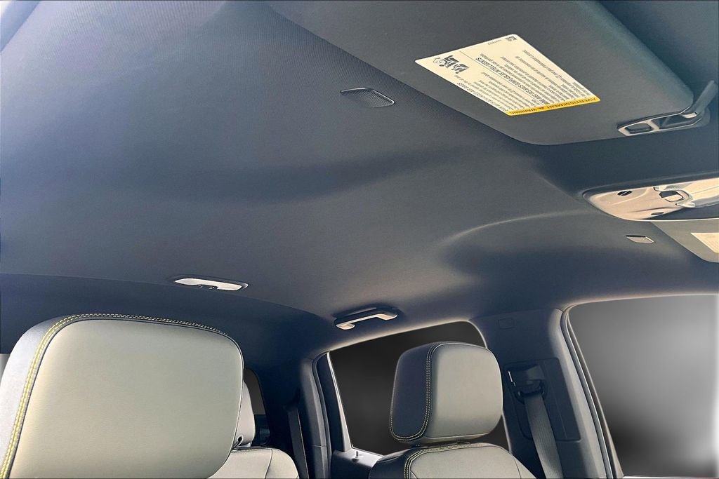 Used 2023 Chevrolet Colorado ZR2 w/ ZR2 Convenience Package III image 23