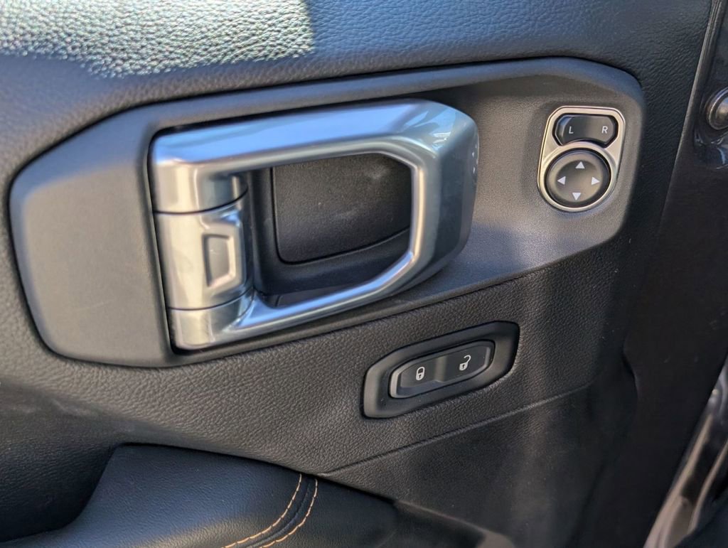 Used 2024 Jeep Wrangler Unlimited Sahara image 23