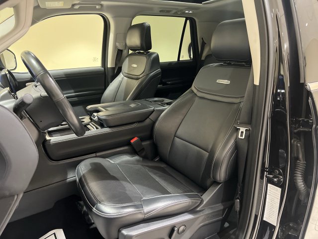 Certified 2025 Ford Expedition Platinum w/ Driver's Package AWD/4WD image 19