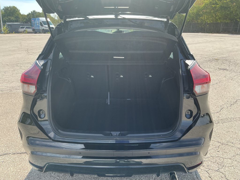 Used 2023 Nissan Kicks SR w/ SR Premium Package FWD image 11