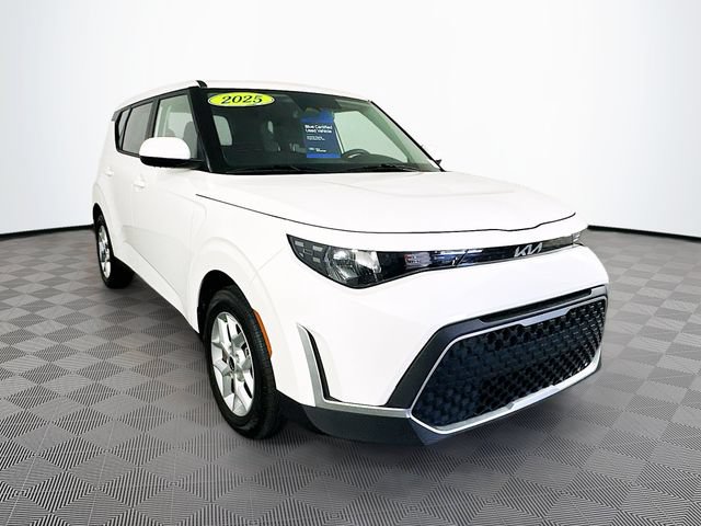 Used 2025 Kia Soul LX w/ LX Technology Package FWD image 4