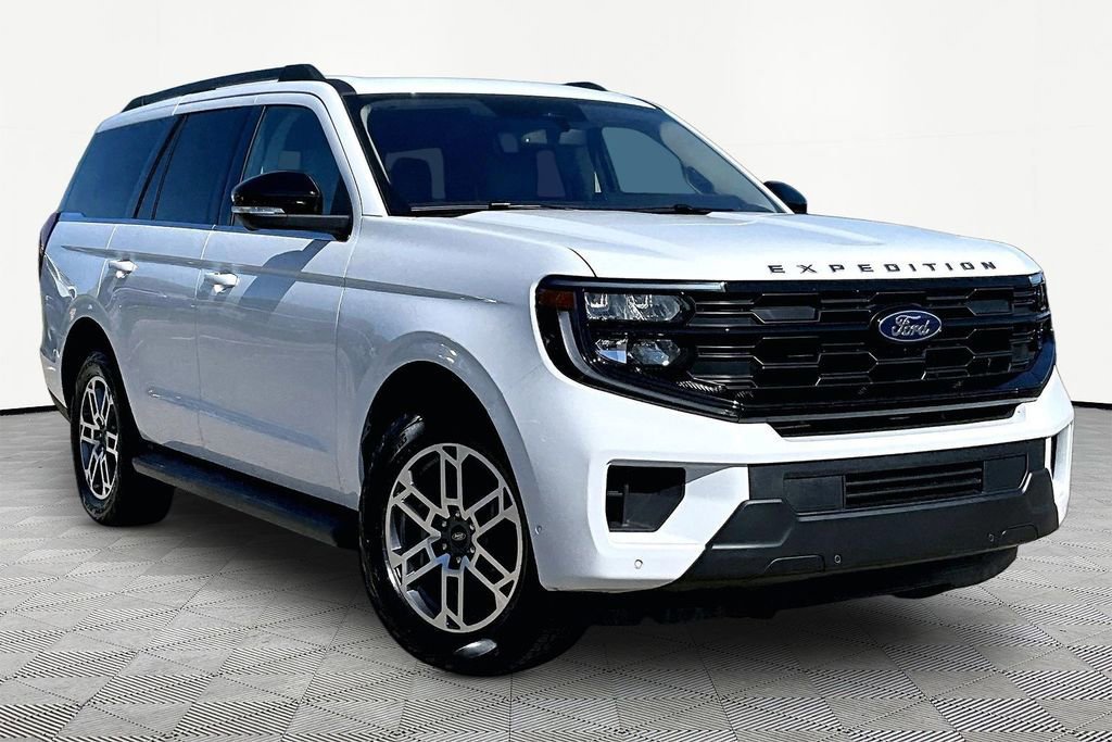 Certified 2025 Ford Expedition Active AWD/4WD image 5