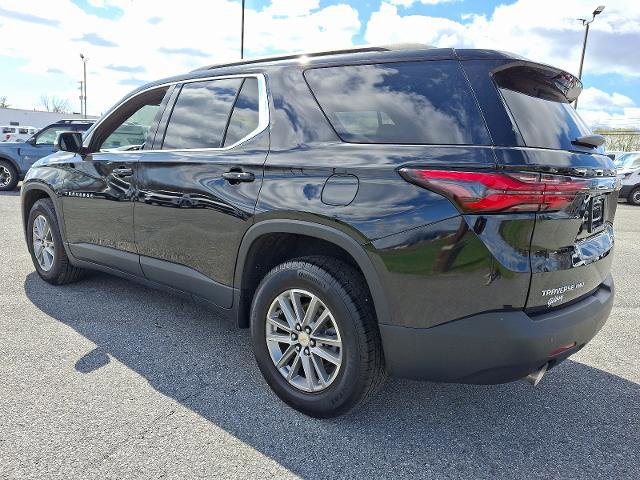 Used 2022 Chevrolet Traverse LT image 2