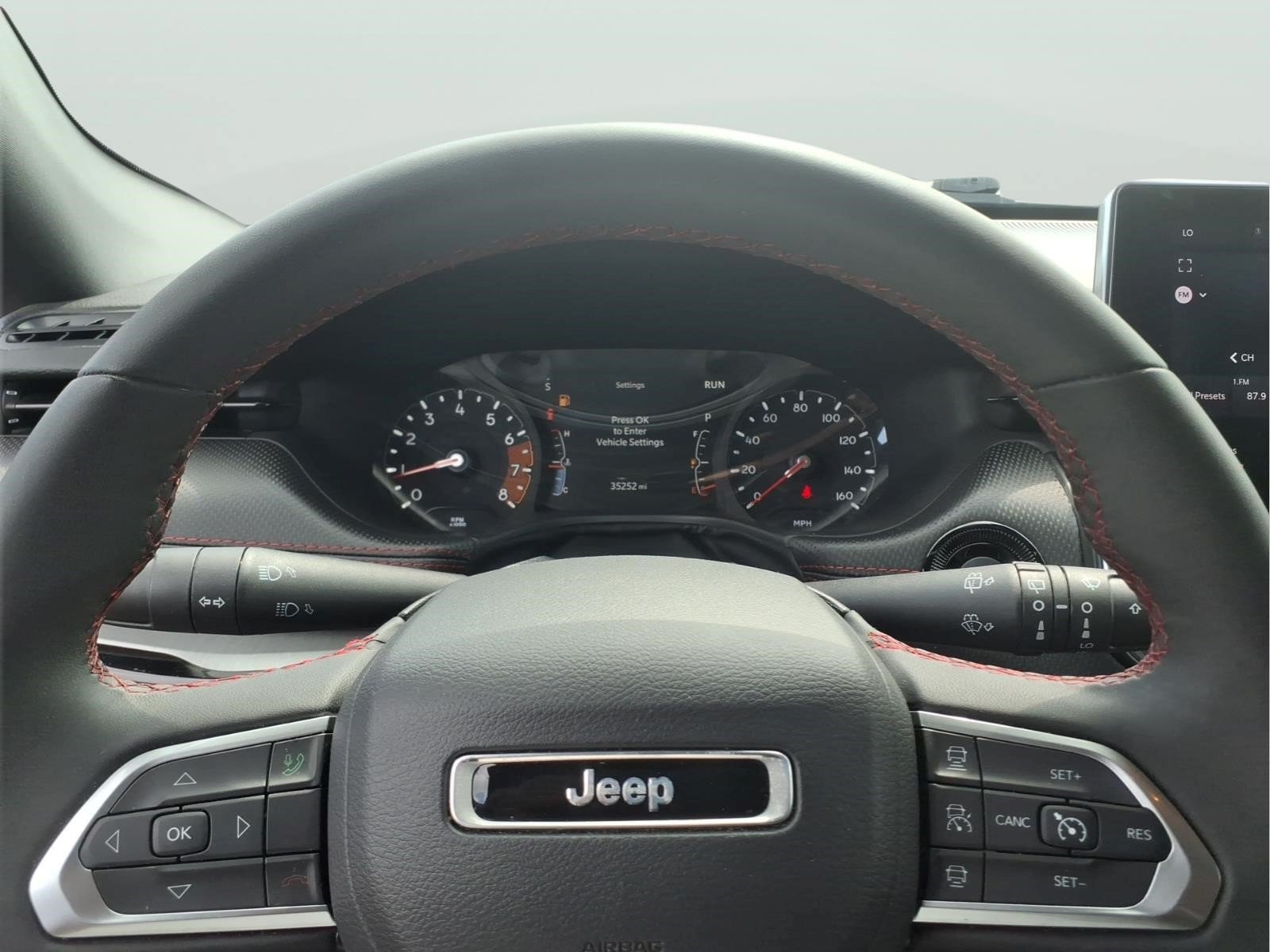 Used 2025 Jeep Compass Trailhawk AWD/4WD image 19
