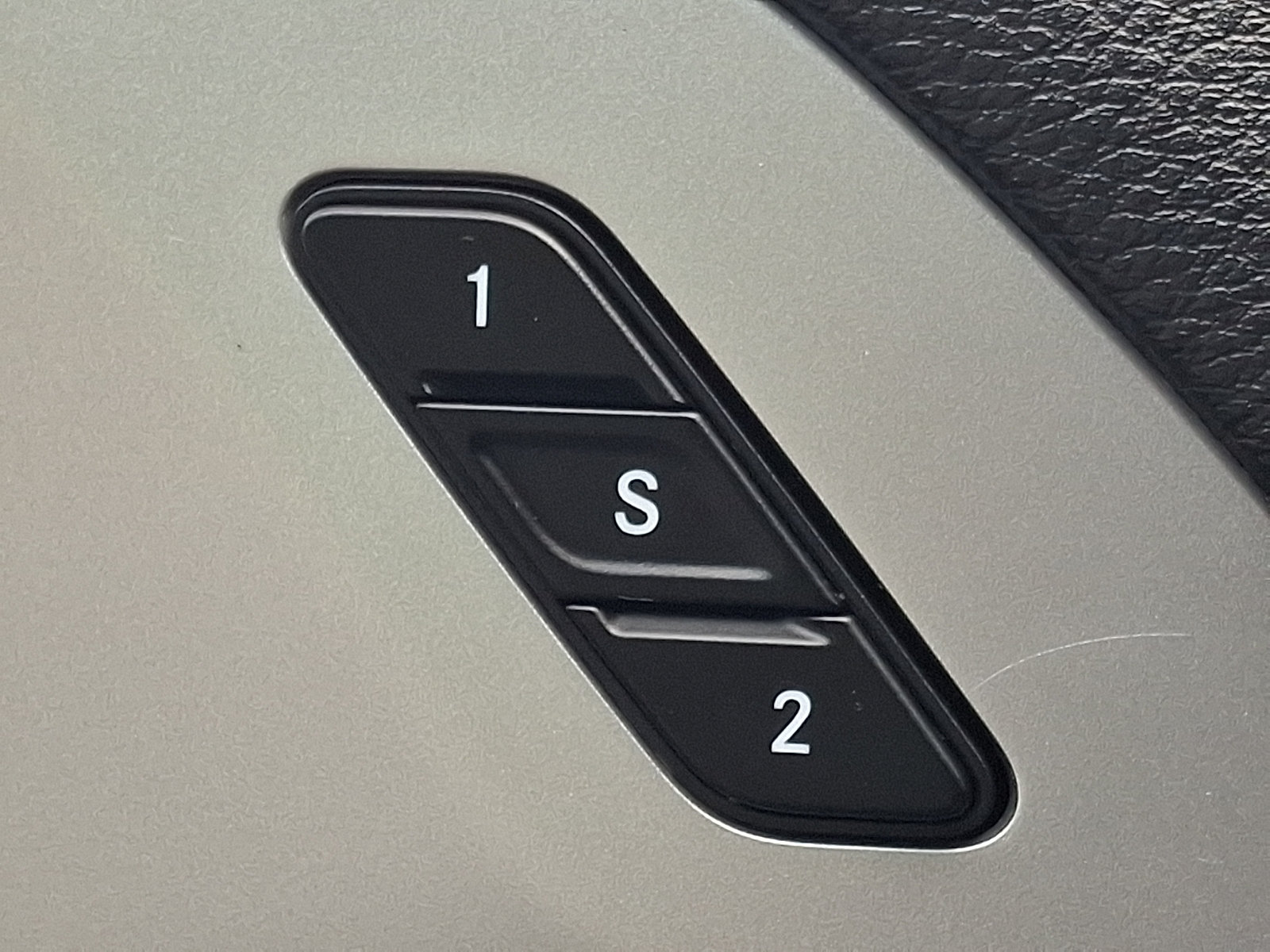 Used 2025 Chrysler Pacifica Limited FWD image 28