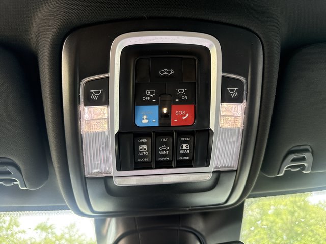 Used 2025 RAM 2500 Laramie AWD/4WD image 32