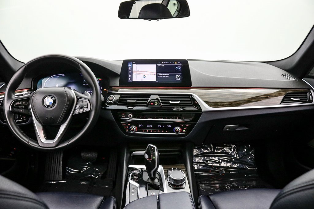Used 2020 BMW 530e w/ M Sport Package image 18