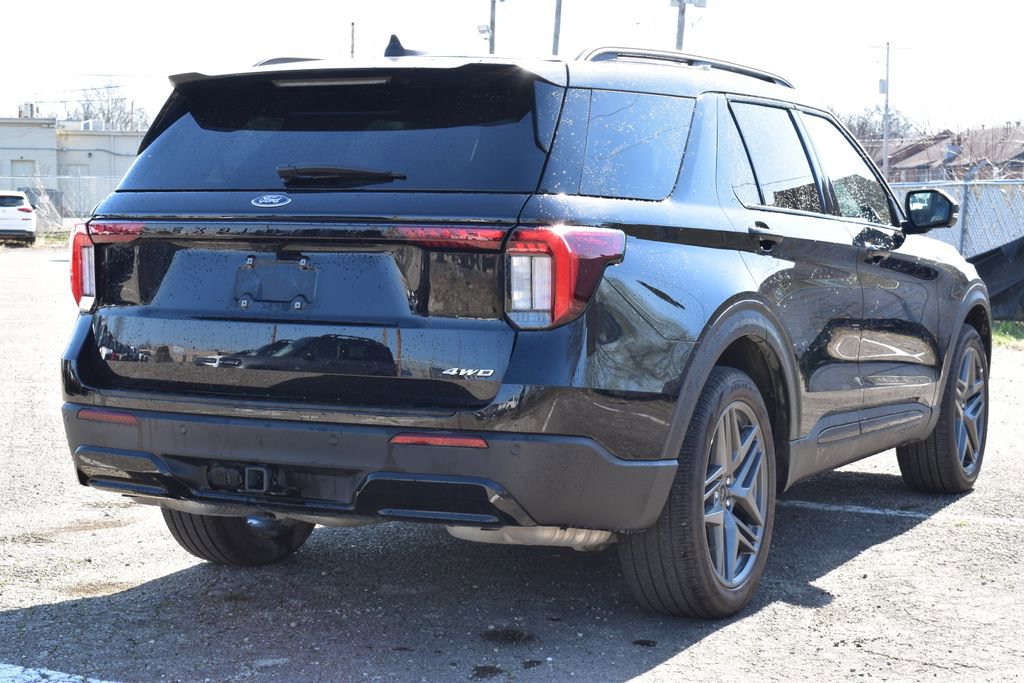 Certified 2025 Ford Explorer ST-Line w/ ST-Line Street Pack image 2