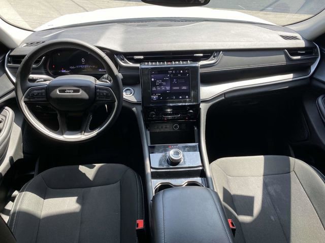 Used 2023 Jeep Grand Cherokee Laredo AWD/4WD image 12