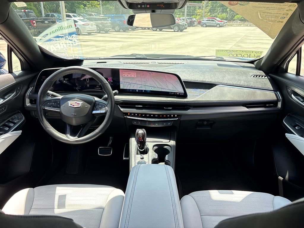 Used 2025 Cadillac XT4 Sport FWD image 7