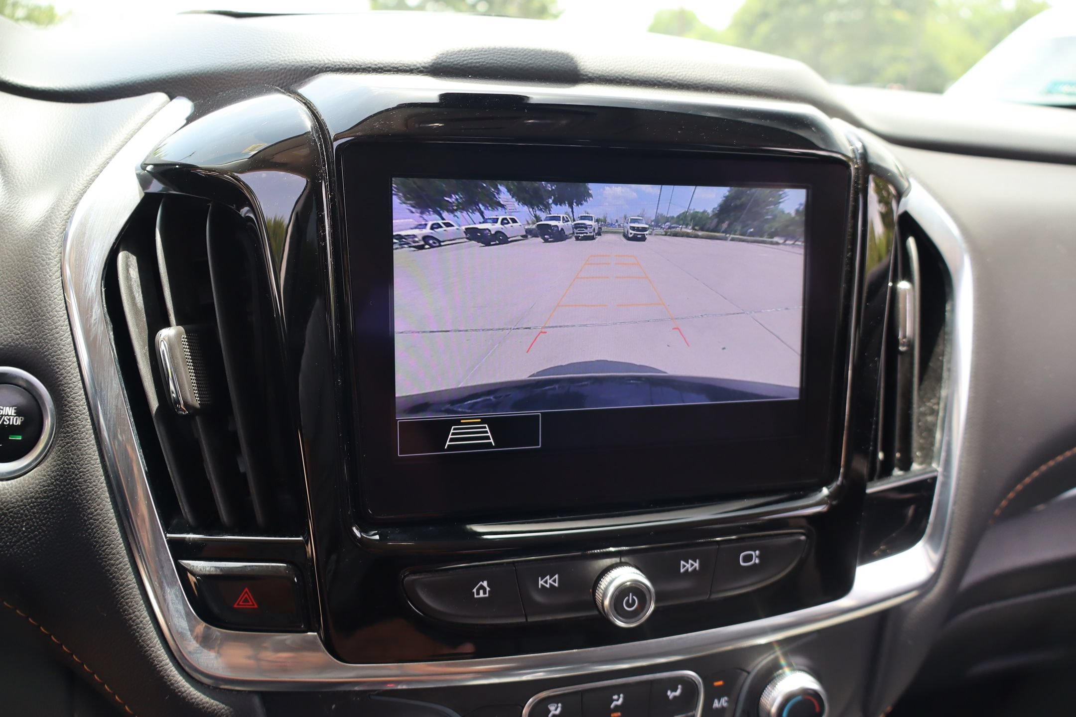 Used 2020 Chevrolet Traverse LT FWD image 22