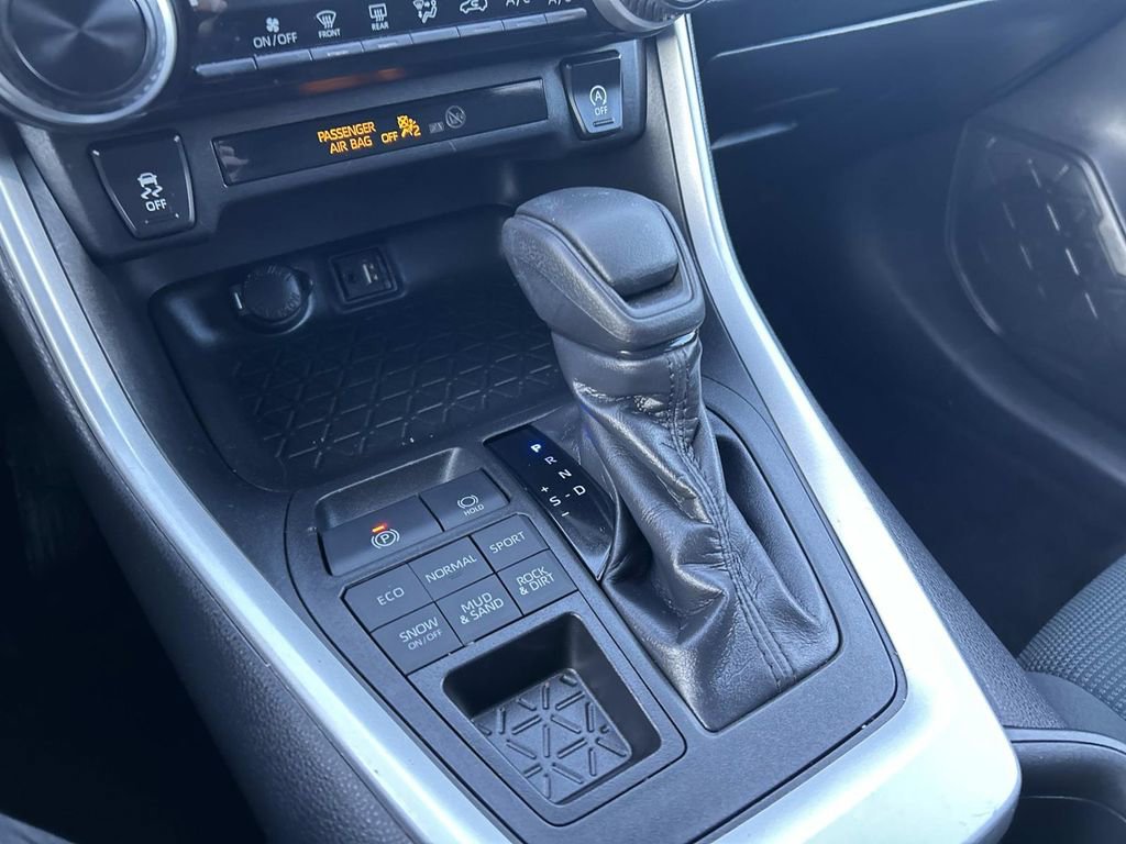Used 2019 Toyota RAV4 LE image 31