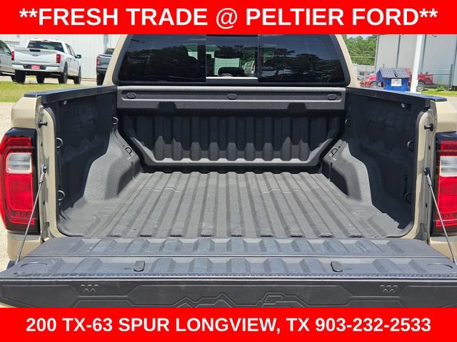 Used 2024 GMC Canyon AT4 w/ AT4 Premium Package AWD/4WD image 9