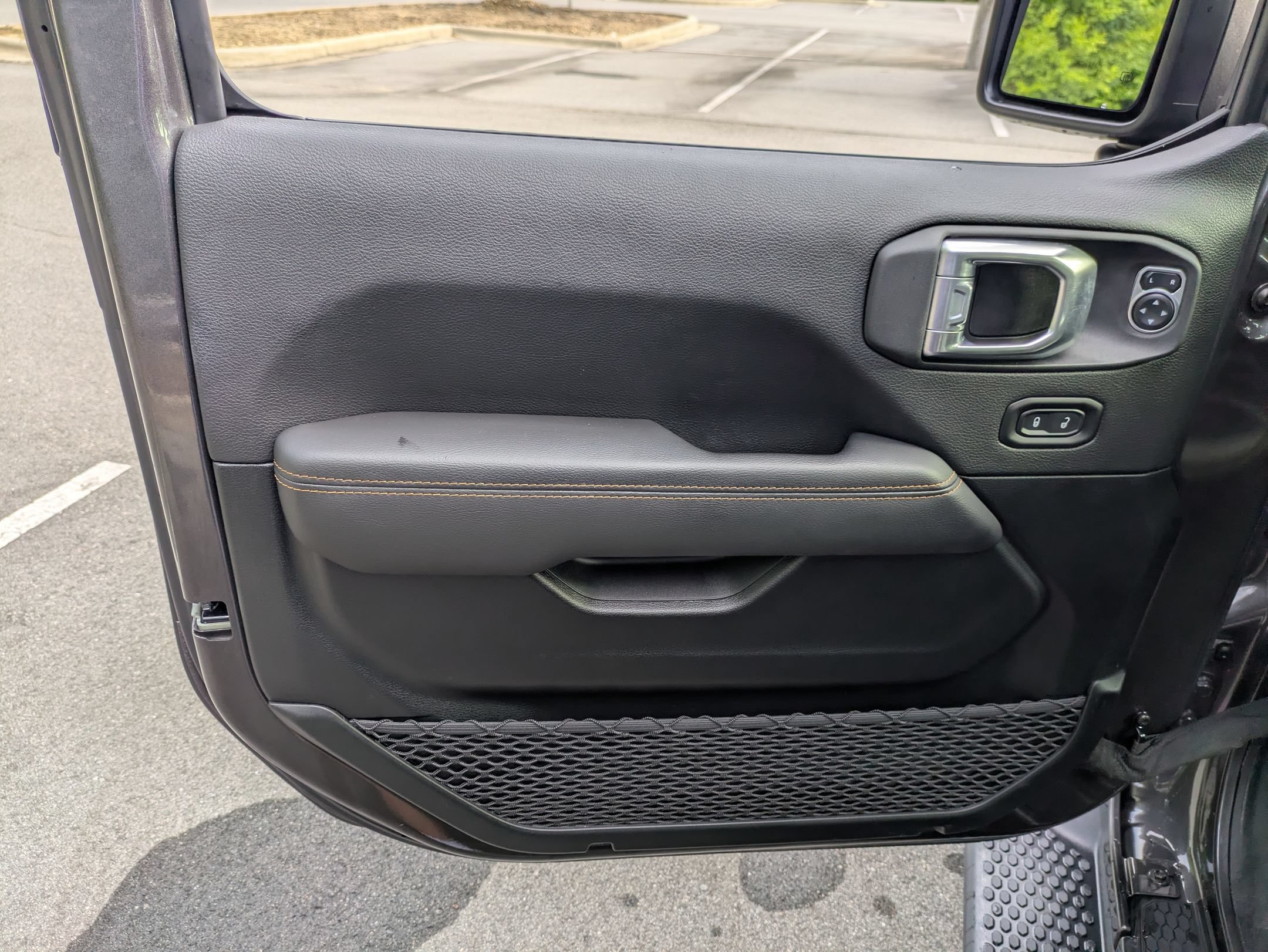 Used 2021 Jeep Wrangler Unlimited Sahara AWD/4WD image 15