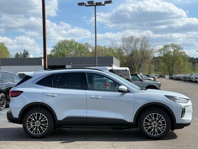 Certified 2026 Ford Escape SE w/ Class II Trailer Tow Package FWD image 43