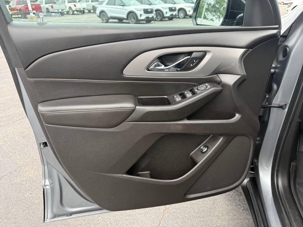 Used 2019 Chevrolet Traverse LT FWD image 11