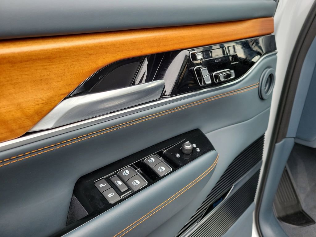 Used 2023 Jeep Grand Wagoneer Series III image 19