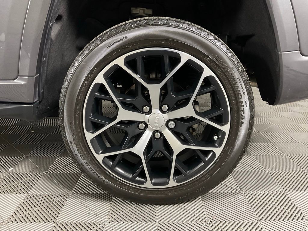 Used 2023 Jeep Grand Cherokee Summit image 10