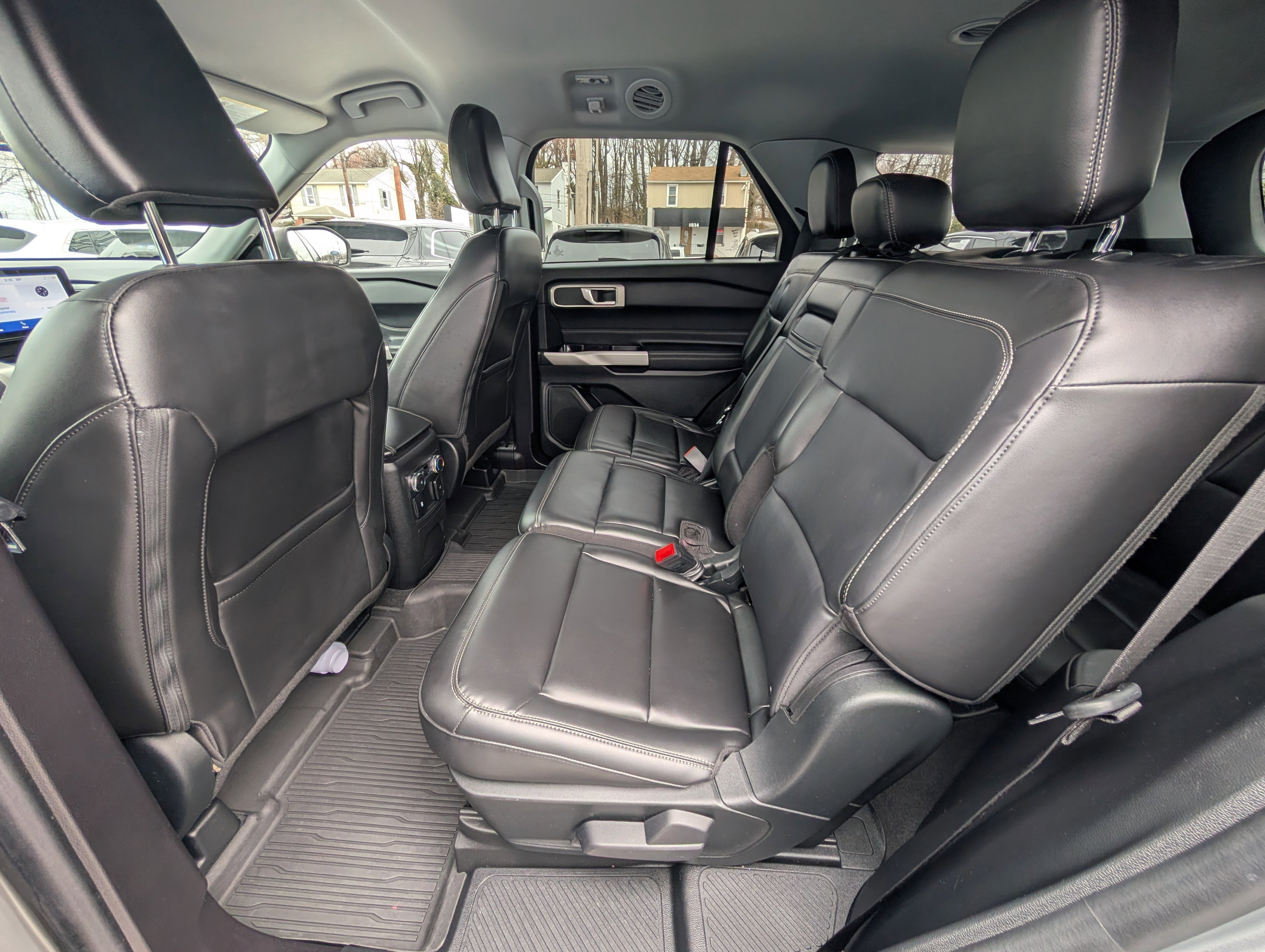 Certified 2022 Ford Explorer XLT w/ Equipment Group 202A image 18