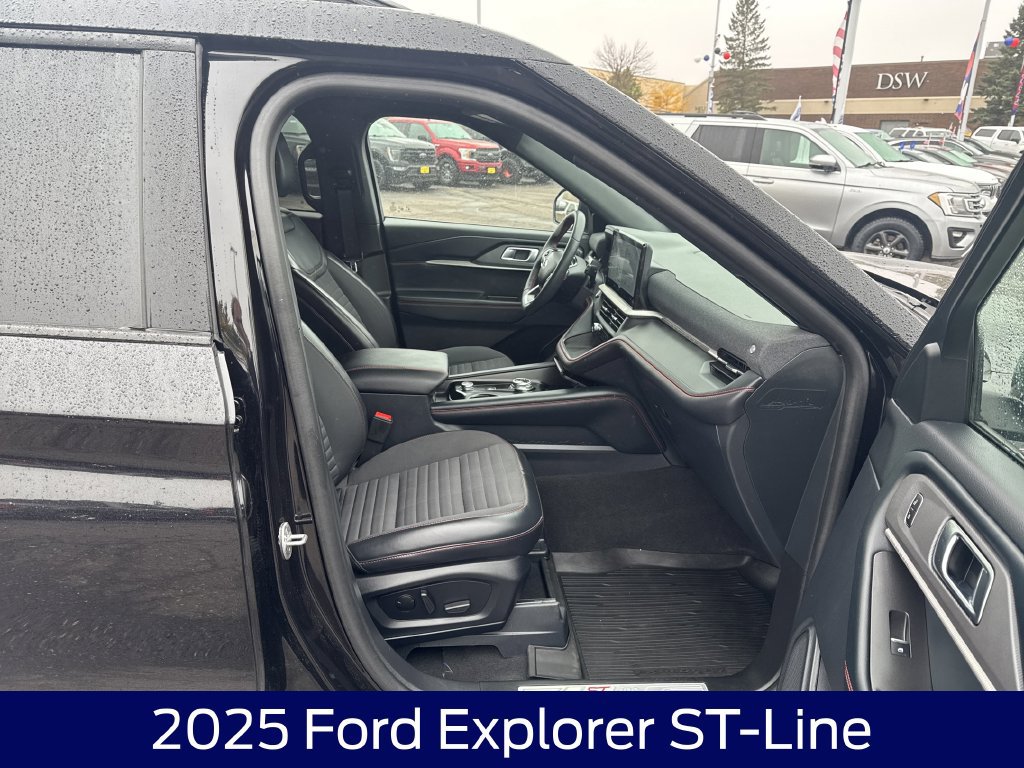 Certified 2025 Ford Explorer ST-Line AWD/4WD image 13