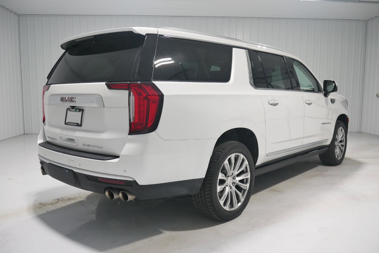 Used 2023 GMC Yukon XL Denali image 5