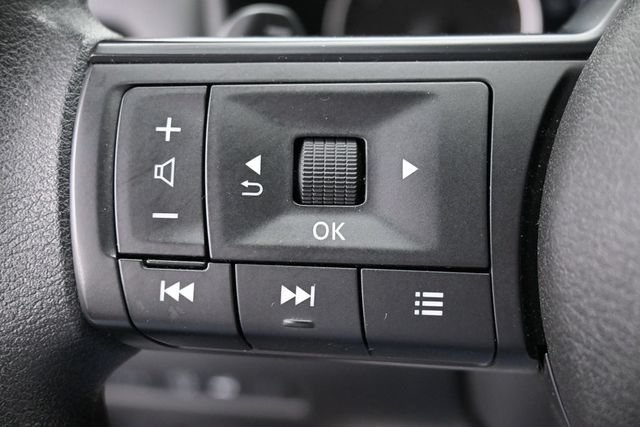 Used 2024 Nissan Rogue SV AWD/4WD image 17