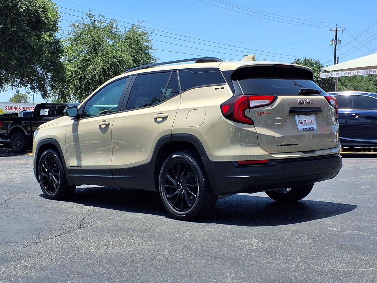 Used 2023 GMC Terrain SLE w/ Driver Convenience Package FWD image 8