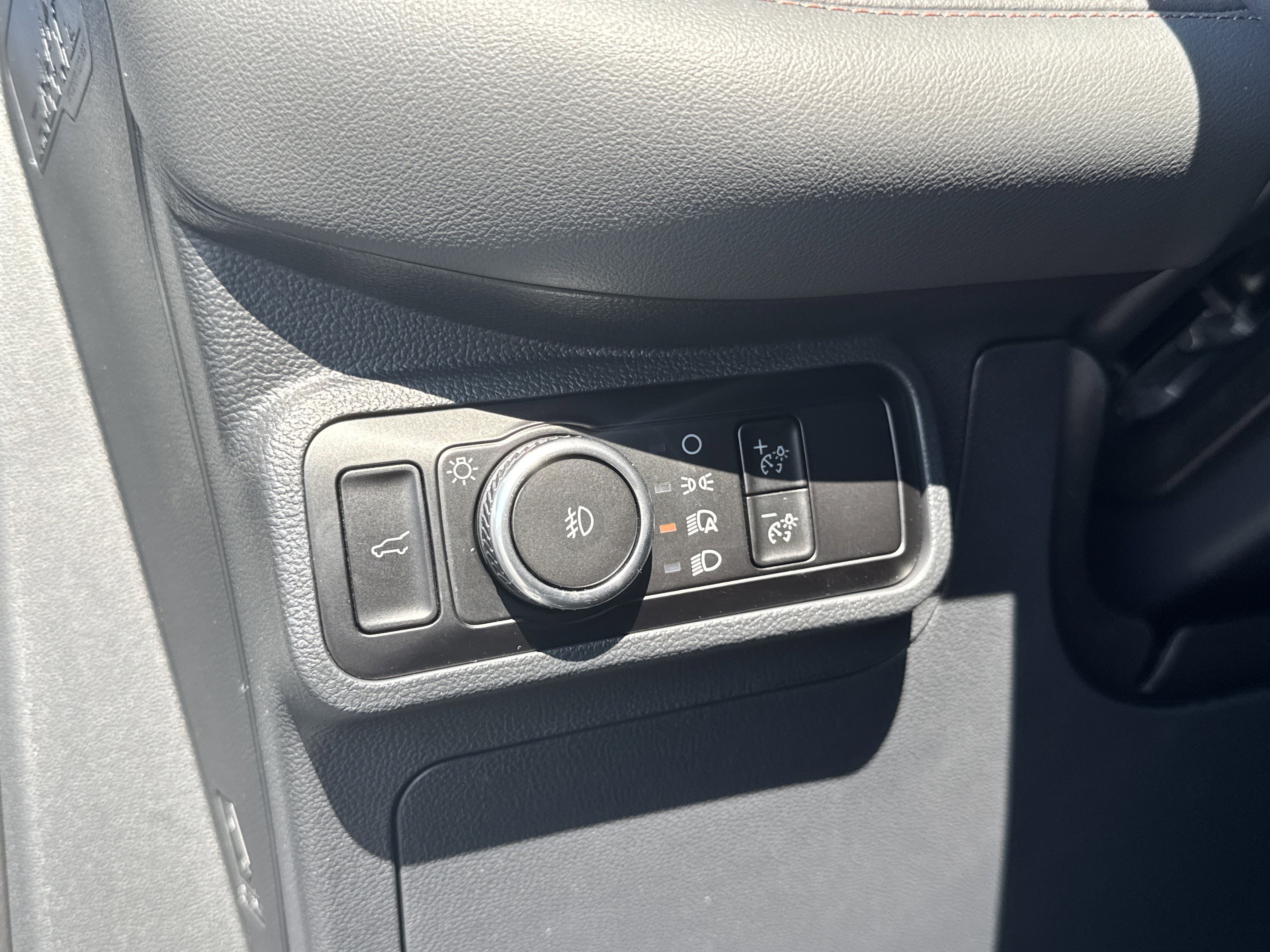 Certified 2025 Ford Explorer Active w/ Active Comfort Package image 36