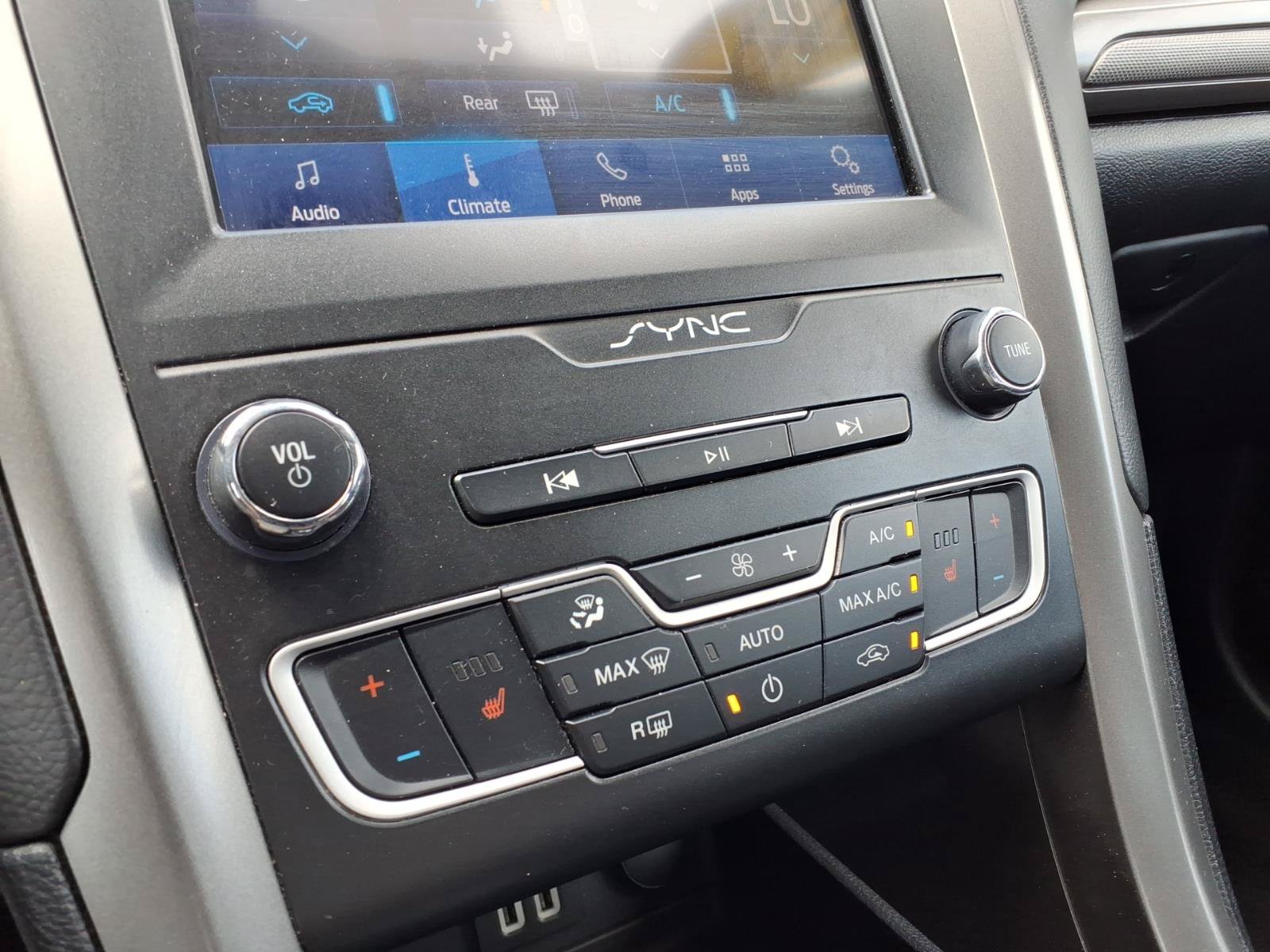 Certified 2020 Ford Fusion SE AWD/4WD image 18