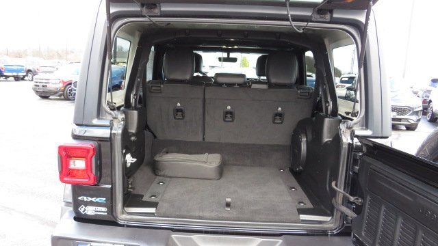 Used 2023 Jeep Wrangler Unlimited Sahara w/ Cold Weather Group image 27