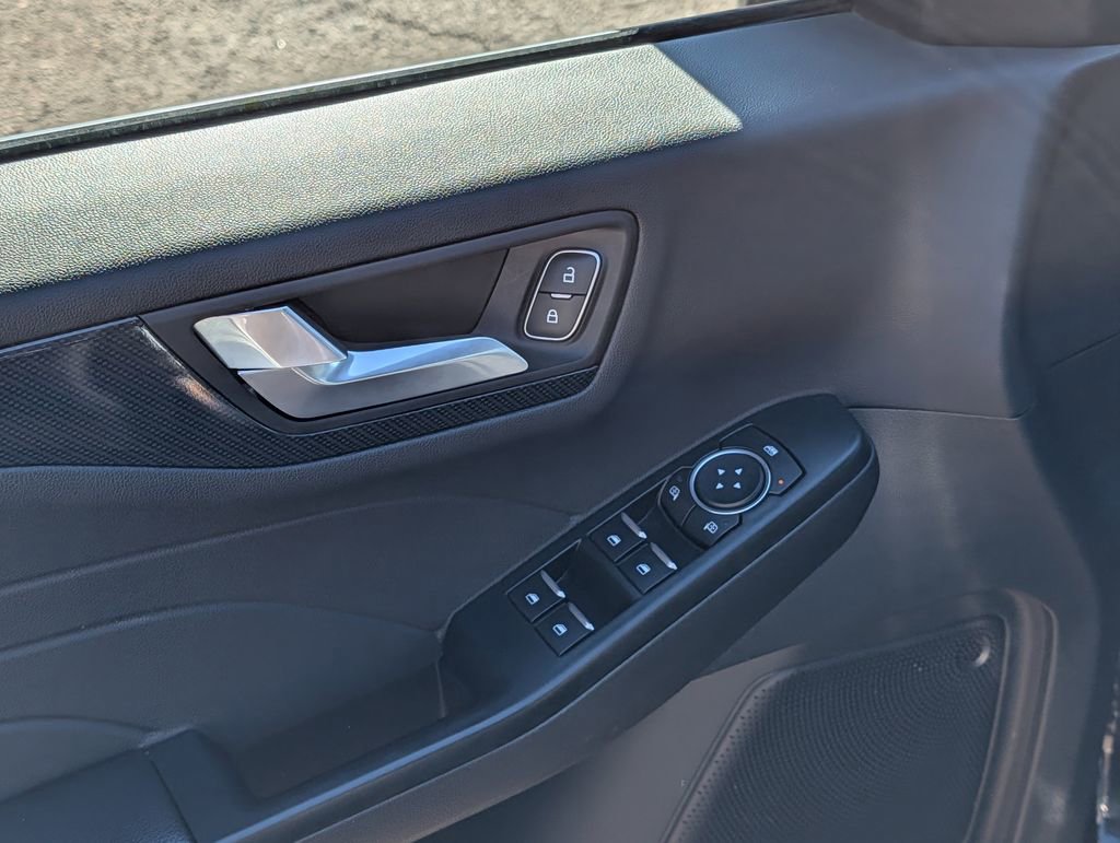 Certified 2025 Ford Escape ST-Line AWD/4WD image 15
